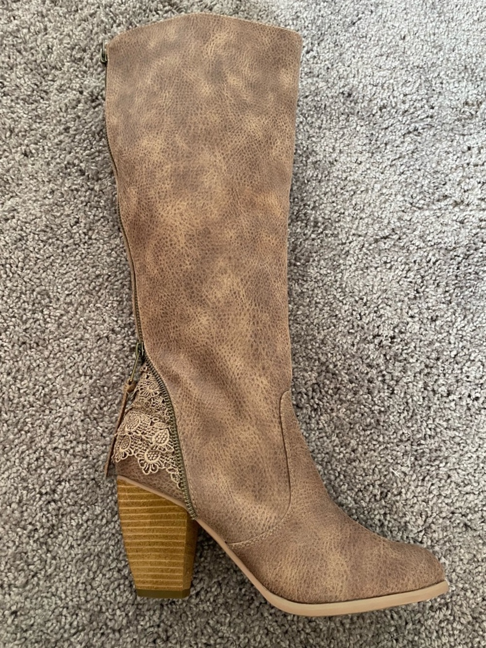 BOUTIQUE NOT RATED BOOTS WITH DETAIL size 8.5 - Picture 7 of 9